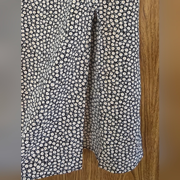 Chic Black and White Floral A-Line Skirt Size S - Picture 3 of 11